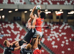 【星空体育】西裁判专家认定维尼修斯踢伤佩尼亚鼻子构成明显犯规